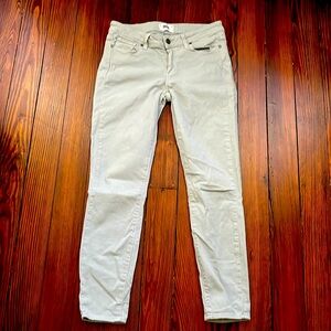 Paige vertigo ankle in pale gray. Size 28